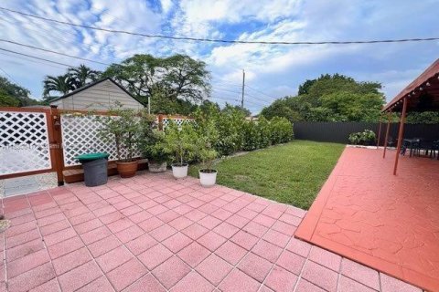 House in Miami Springs, Florida 2 bedrooms, 100.06 sq.m. № 1929286 - photo 8