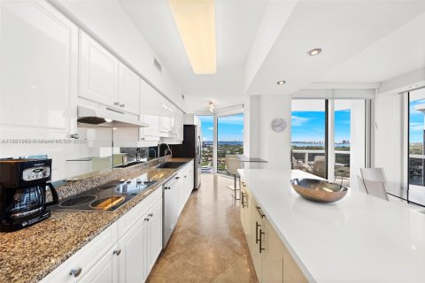 Condo in Miami Beach, Florida, 2 bedrooms  № 1977863 - photo 7