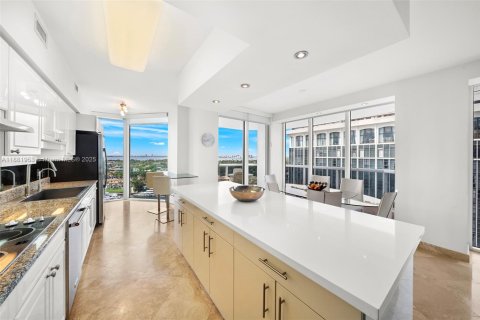 Condo in Miami Beach, Florida, 2 bedrooms  № 1977863 - photo 10