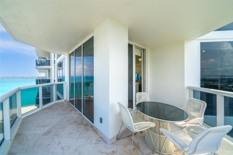 Condo in Miami Beach, Florida, 2 bedrooms  № 1977863 - photo 24