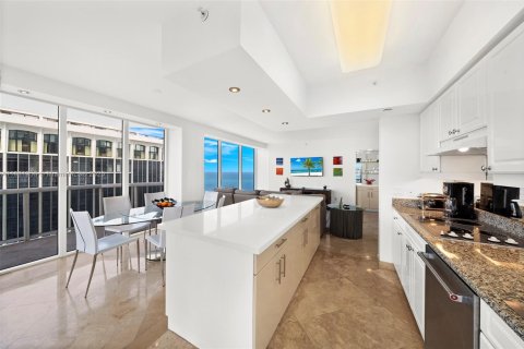 Condo in Miami Beach, Florida, 2 bedrooms  № 1977863 - photo 6