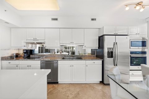 Condo in Miami Beach, Florida, 2 bedrooms  № 1977863 - photo 8