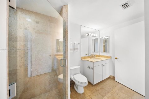 Condo in Miami Beach, Florida, 2 bedrooms  № 1977863 - photo 27