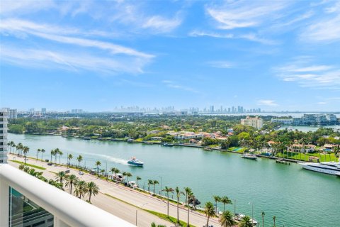 Condo in Miami Beach, Florida, 2 bedrooms  № 1977863 - photo 17