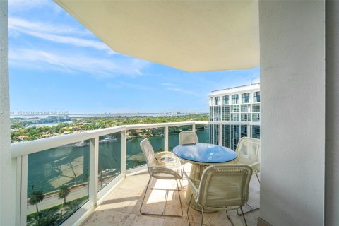 Condo in Miami Beach, Florida, 2 bedrooms  № 1977863 - photo 14