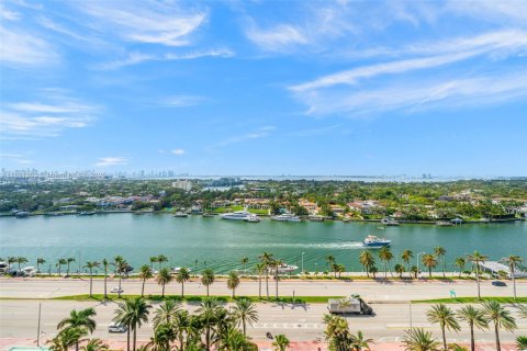 Condo in Miami Beach, Florida, 2 bedrooms  № 1977863 - photo 23