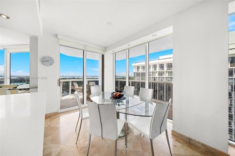 Condo in Miami Beach, Florida, 2 bedrooms  № 1977863 - photo 12