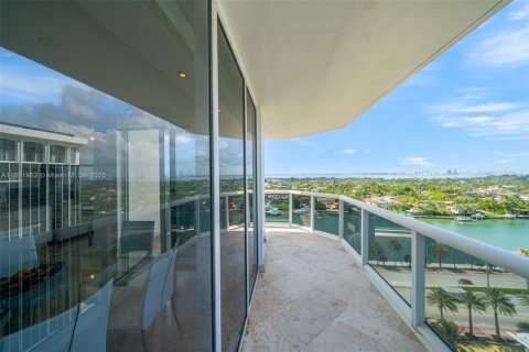 Condo in Miami Beach, Florida, 2 bedrooms  № 1977863 - photo 20