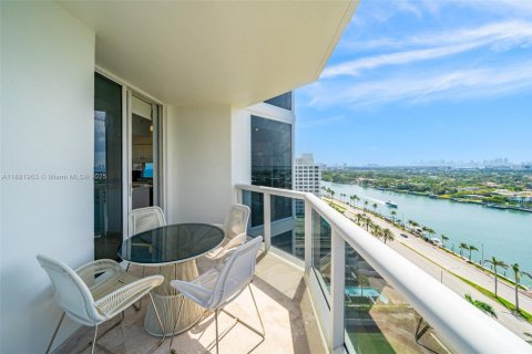 Condo in Miami Beach, Florida, 2 bedrooms  № 1977863 - photo 15