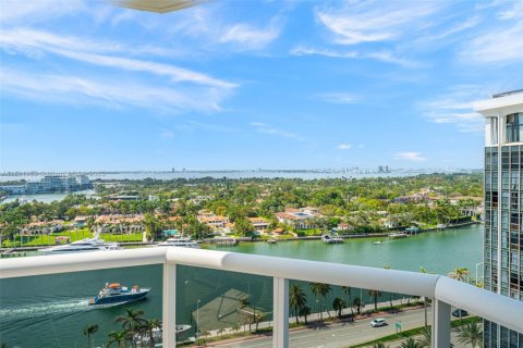 Condo in Miami Beach, Florida, 2 bedrooms  № 1977863 - photo 21