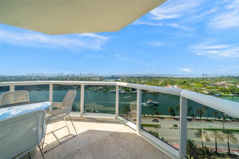 Condo in Miami Beach, Florida, 2 bedrooms  № 1977863 - photo 22