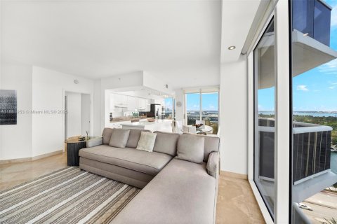 Condo in Miami Beach, Florida, 2 bedrooms  № 1977863 - photo 2