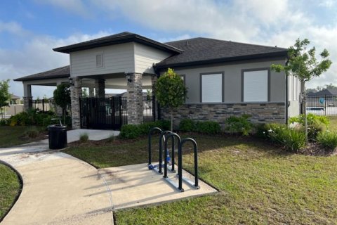 House in Sorrento, Florida 4 bedrooms, 173.45 sq.m. № 1903310 - photo 20