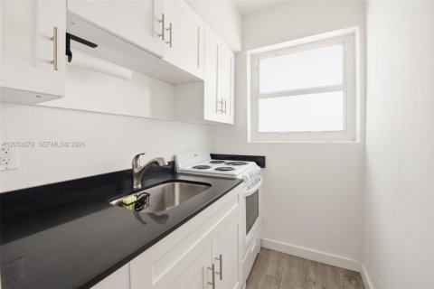 Villa ou maison à louer à Miami, Floride: 1 chambre, 50.35 m2 № 2179273 - photo 4