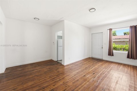 Villa ou maison à louer à Miami, Floride: 1 chambre, 50.35 m2 № 2179273 - photo 2