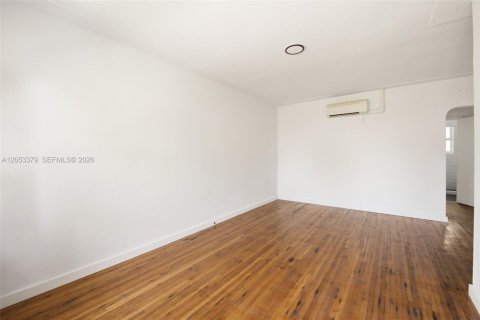 Villa ou maison à louer à Miami, Floride: 1 chambre, 50.35 m2 № 2179273 - photo 3