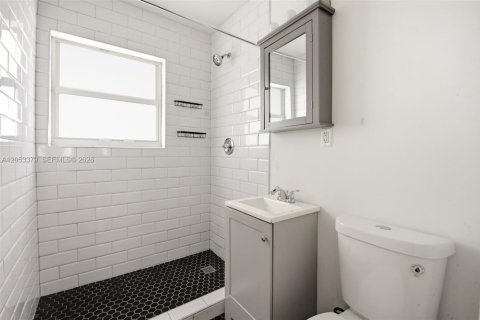 Villa ou maison à louer à Miami, Floride: 1 chambre, 50.35 m2 № 2179273 - photo 6
