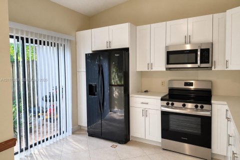 Villa ou maison à louer à Deerfield Beach, Floride: 2 chambres, 87.51 m2 № 2429922 - photo 3