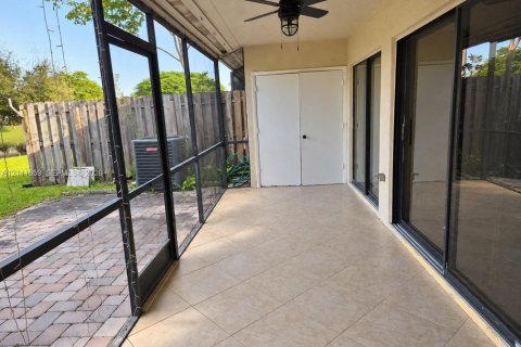 Villa ou maison à louer à Deerfield Beach, Floride: 2 chambres, 87.51 m2 № 2429922 - photo 14
