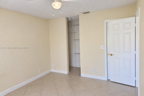 Villa ou maison à louer à Deerfield Beach, Floride: 2 chambres, 87.51 m2 № 2429922 - photo 8