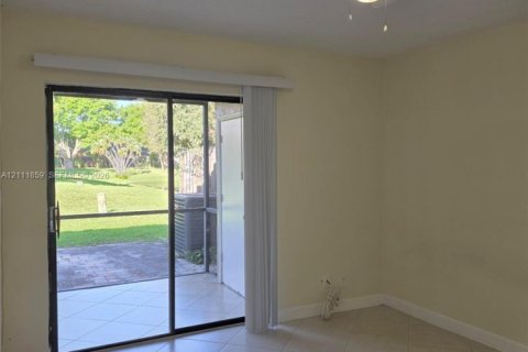 Villa ou maison à louer à Deerfield Beach, Floride: 2 chambres, 87.51 m2 № 2429922 - photo 7