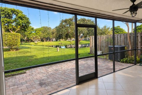Villa ou maison à louer à Deerfield Beach, Floride: 2 chambres, 87.51 m2 № 2429922 - photo 13