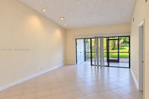 Villa ou maison à louer à Deerfield Beach, Floride: 2 chambres, 87.51 m2 № 2429922 - photo 6