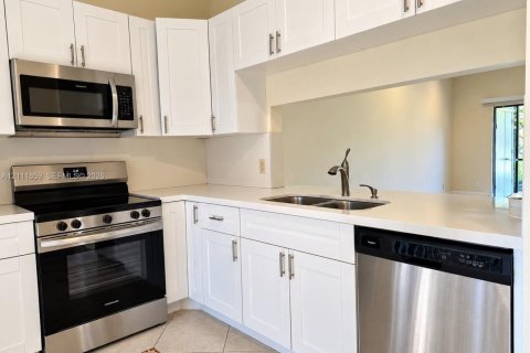 Villa ou maison à louer à Deerfield Beach, Floride: 2 chambres, 87.51 m2 № 2429922 - photo 4