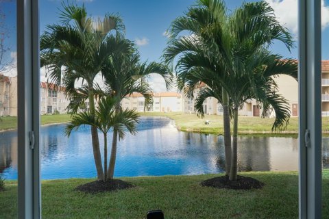 Copropriété à vendre à Sunrise, Floride: 1 chambre, 59.46 m2 № 2245541 - photo 5