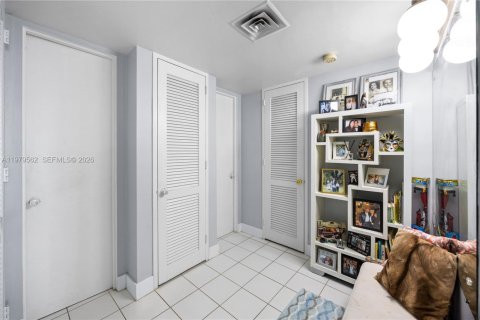 Снять в аренду кондоминиум в Майами-Бич, Флорида 1 спальня, 117.06м2, № 2043962 - фото 16