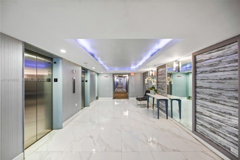 Кондоминиум с 1 спальней в Майами-Бич, Флорида № 2043962