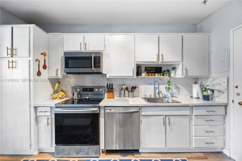 Снять в аренду кондоминиум в Майами-Бич, Флорида 1 спальня, 117.06м2, № 2043962 - фото 9