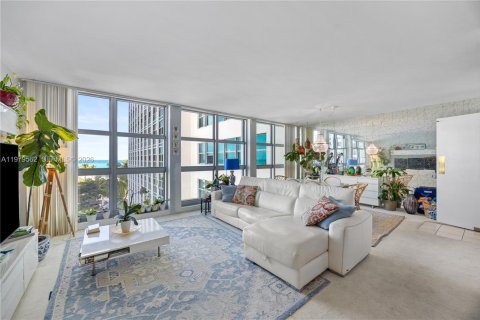 Снять в аренду кондоминиум в Майами-Бич, Флорида 1 спальня, 117.06м2, № 2043962 - фото 8