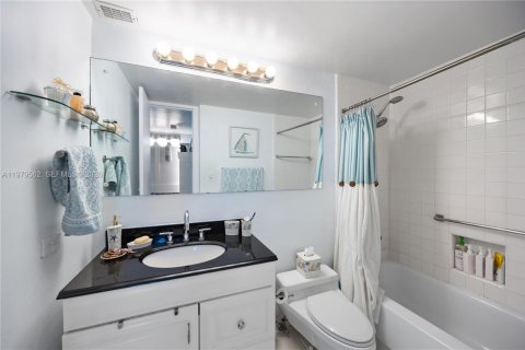 Снять в аренду кондоминиум в Майами-Бич, Флорида 1 спальня, 117.06м2, № 2043962 - фото 17