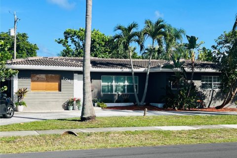 Casa en alquiler en Pompano Beach, Florida, 3 dormitorios, 145.3 m2 № 1993449 - foto 2