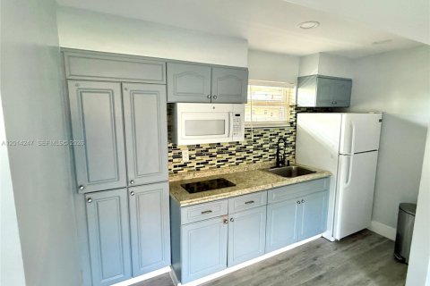 Copropriété à louer à Miami, Floride: 2 chambres, 81.75 m2 № 2076070 - photo 4