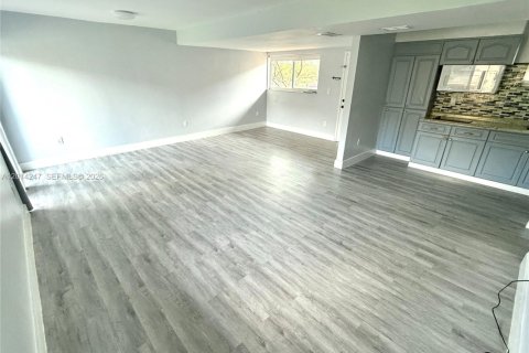 Copropriété à louer à Miami, Floride: 2 chambres, 81.75 m2 № 2076070 - photo 7