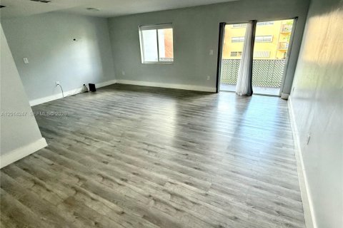 Copropriété à louer à Miami, Floride: 2 chambres, 81.75 m2 № 2076070 - photo 6