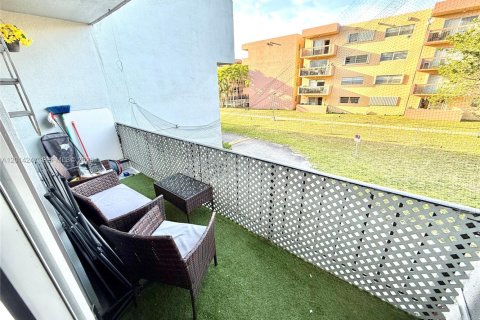 Copropriété à louer à Miami, Floride: 2 chambres, 81.75 m2 № 2076070 - photo 2