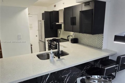 Снять в аренду кондоминиум в Серфсайд, Флорида 2 спальни, 97.55м2, № 2034000 - фото 3