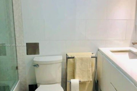 Снять в аренду кондоминиум в Серфсайд, Флорида 2 спальни, 97.55м2, № 2034000 - фото 7