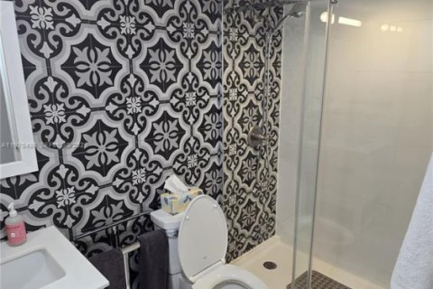 Снять в аренду кондоминиум в Серфсайд, Флорида 2 спальни, 97.55м2, № 2034000 - фото 6