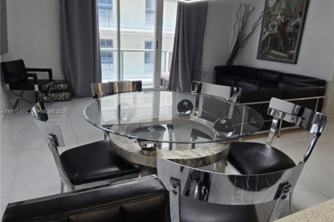 Снять в аренду кондоминиум в Серфсайд, Флорида 2 спальни, 97.55м2, № 2034000 - фото 4