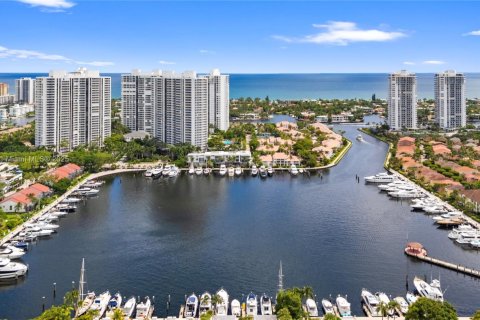 Кондоминиум с 2 спальнями в Авентура, Флорида № 2051631