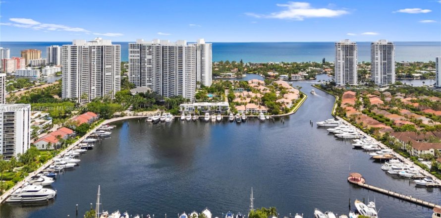 Кондоминиум с 2 спальнями в Авентура, Флорида № 2051631