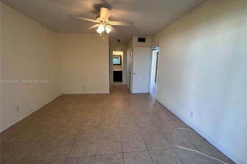 Condo in Hollywood, Florida, 1 bedroom № 2026375 - photo 12