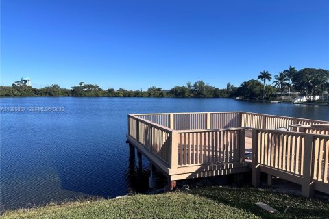 Condo in Hollywood, Florida, 1 bedroom № 2026375 - photo 20