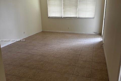 Condo in Hollywood, Florida, 1 bedroom № 2026375 - photo 8