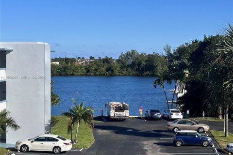 Condo in Hollywood, Florida, 1 bedroom № 2026375 - photo 26