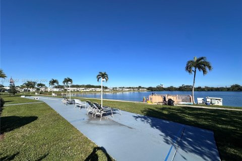Condo in Hollywood, Florida, 1 bedroom № 2026375 - photo 23